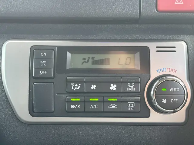 トヨタ ハイエース 3BA-TRH214W改(2WD)の写真26