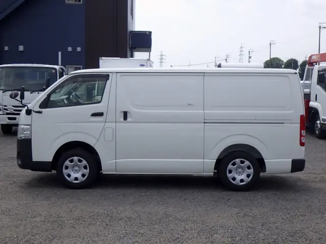 トヨタ ハイエースバン QDF-GDH201V(2WD)の写真4