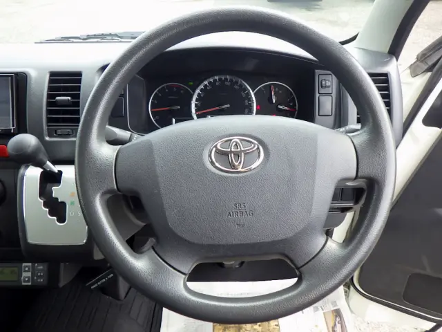 トヨタ ハイエースバン QDF-GDH201V(2WD)の写真15