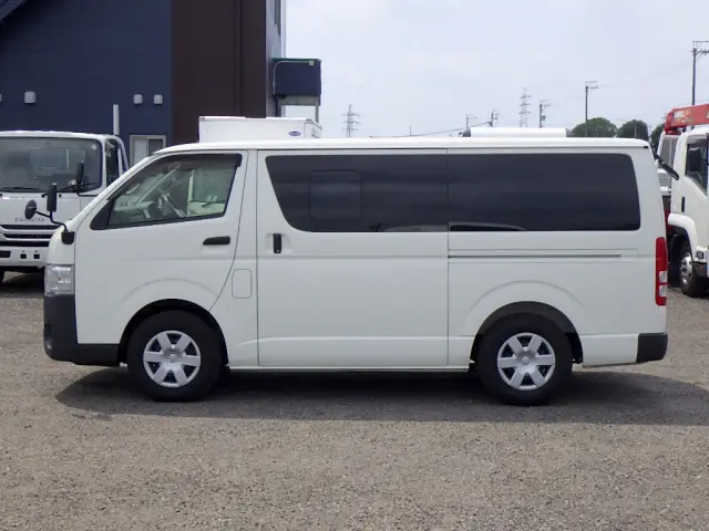 トヨタ ハイエースレジアス CBF-TRH200V(2WD)の写真4