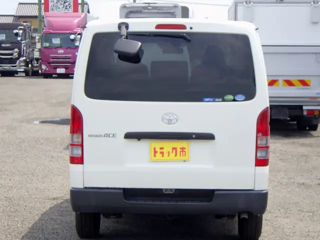 トヨタ ハイエースレジアス CBF-TRH200V(2WD)の写真6