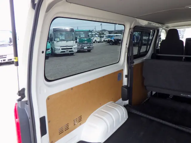 トヨタ ハイエースレジアス CBF-TRH200V(2WD)の写真7
