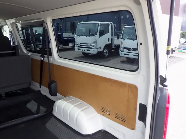トヨタ ハイエースレジアス CBF-TRH200V(2WD)の写真8