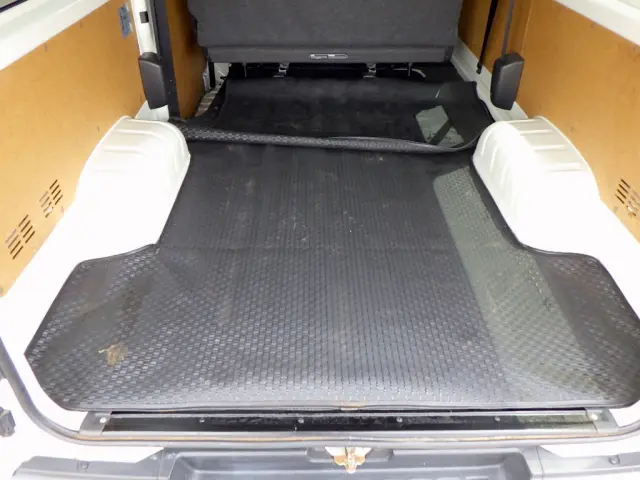 トヨタ ハイエースレジアス CBF-TRH200V(2WD)の写真9