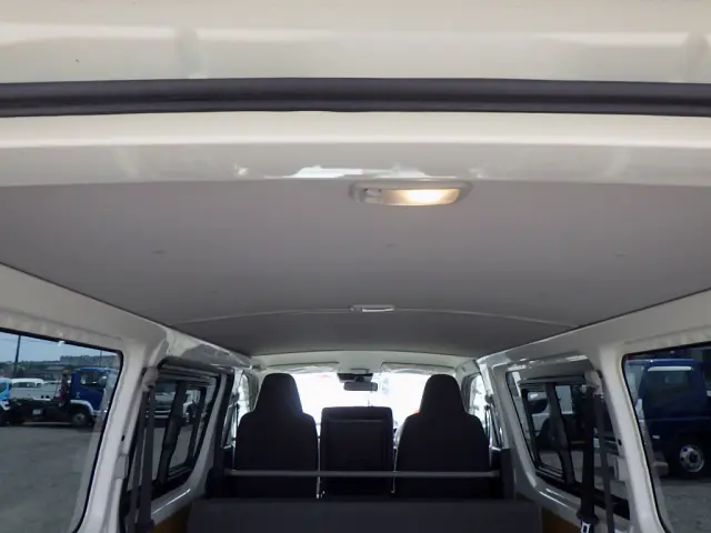 トヨタ ハイエースレジアス CBF-TRH200V(2WD)の写真10