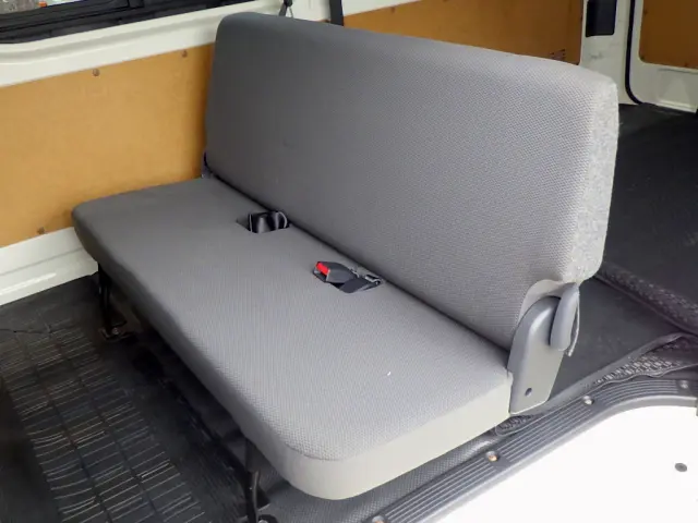 トヨタ ハイエースレジアス CBF-TRH200V(2WD)の写真12