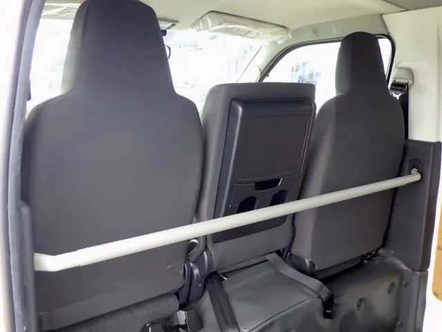 トヨタ ハイエースレジアス CBF-TRH200V(2WD)の写真13
