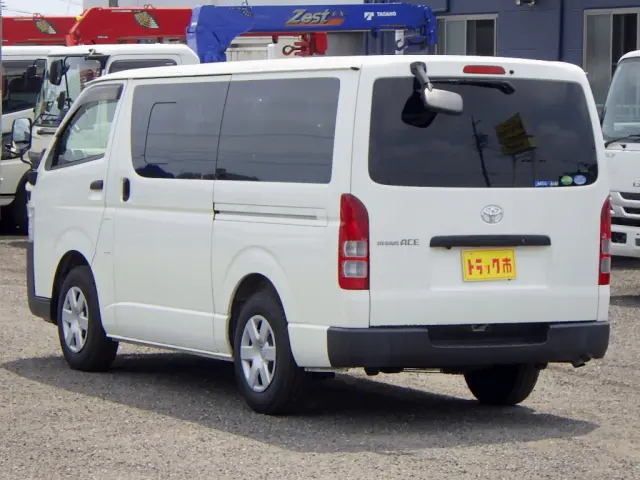 トヨタ ハイエースレジアス CBF-TRH200V(2WD)の写真28