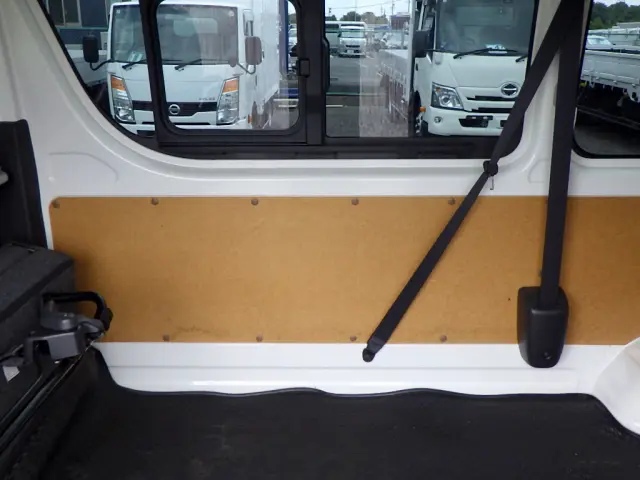 トヨタ ハイエースレジアス CBF-TRH200V(2WD)の写真32