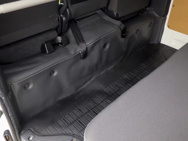 トヨタ ハイエースレジアス CBF-TRH200V(2WD)の写真33