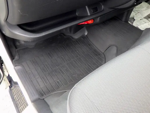 トヨタ ハイエースレジアス CBF-TRH200V(2WD)の写真48