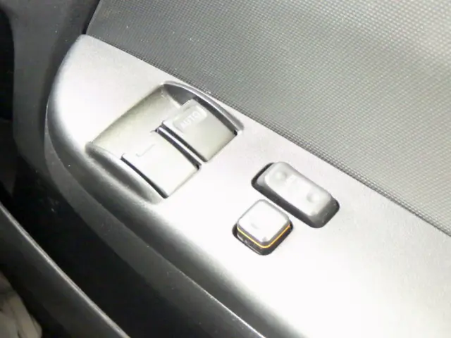 トヨタ ハイエースレジアス CBF-TRH200V(2WD)の写真50