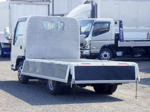 いすゞ エルフ 2RG-NJR88A(2WD)の写真9