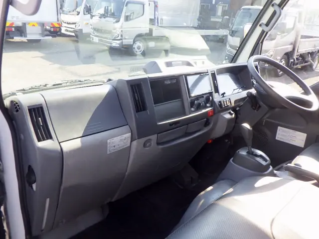 いすゞ エルフ 2RG-NJR88A(2WD)の写真47