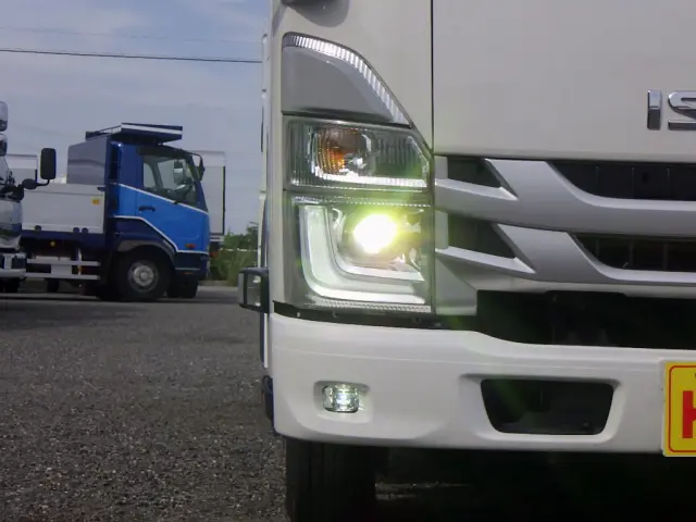 いすゞ エルフ 2RG-NMR88R(2WD)の写真3