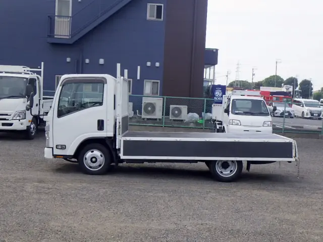 いすゞ エルフ 2RG-NMR88R(2WD)の写真8