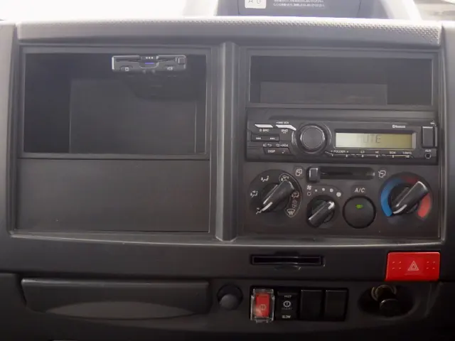 いすゞ エルフ 2RG-NMR88R(2WD)の写真12