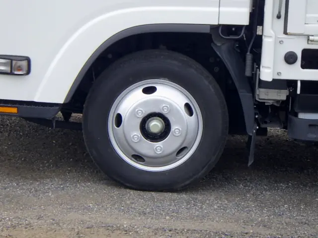 いすゞ エルフ 2RG-NMR88R(2WD)の写真27