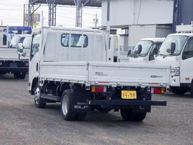 いすゞ エルフ 2RG-NMR88R(2WD)の写真36