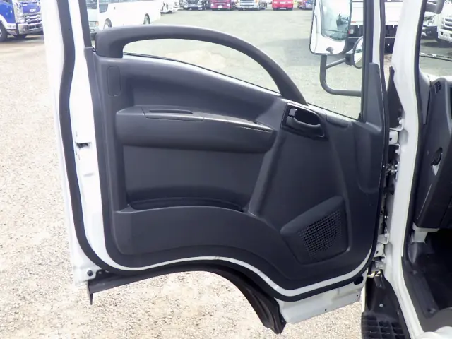 いすゞ エルフ 2RG-NMR88R(2WD)の写真48