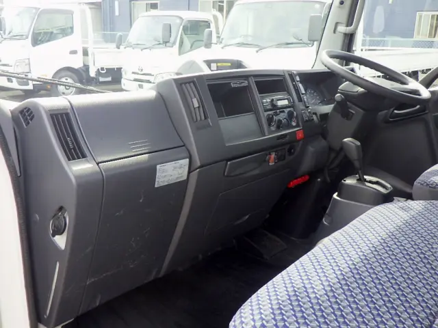 いすゞ エルフ 2RG-NMR88R(2WD)の写真50