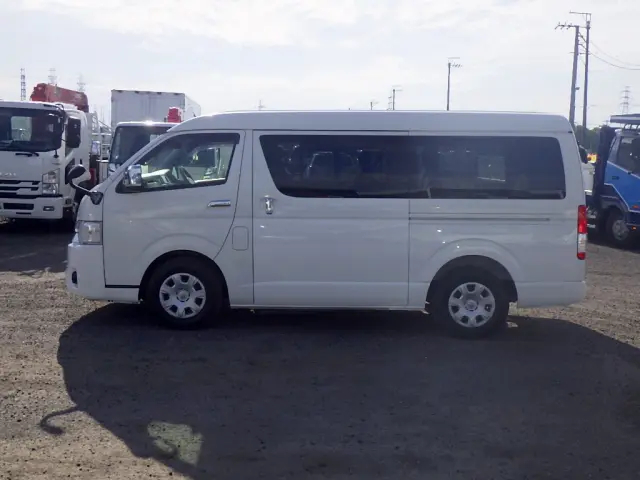 トヨタ ハイエース 3BA-TRH214W(2WD)の写真4