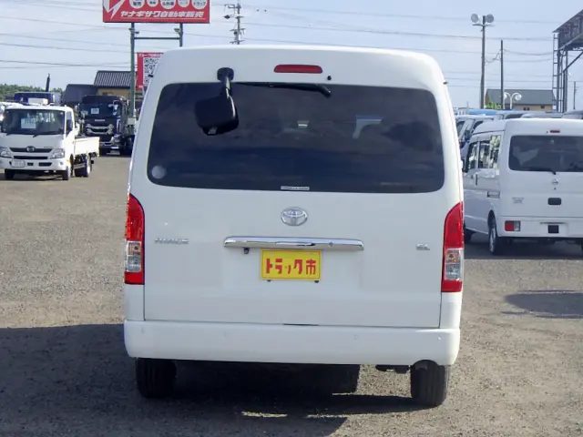 トヨタ ハイエース 3BA-TRH214W(2WD)の写真6