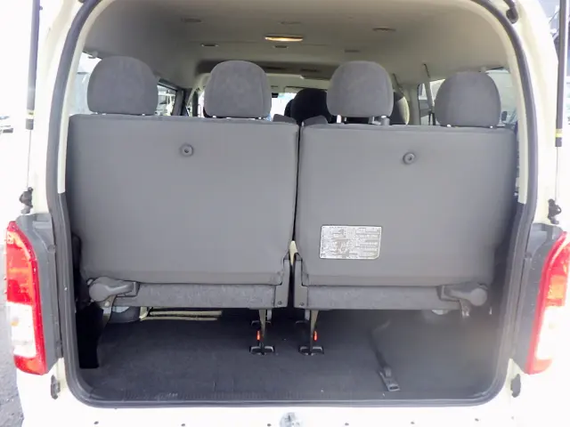 トヨタ ハイエース 3BA-TRH214W(2WD)の写真8