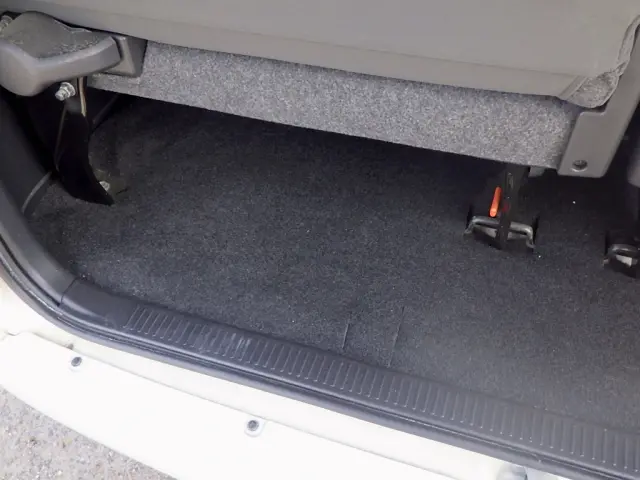 トヨタ ハイエース 3BA-TRH214W(2WD)の写真9