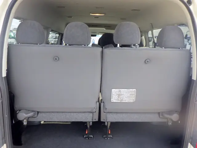 トヨタ ハイエース 3BA-TRH214W(2WD)の写真12