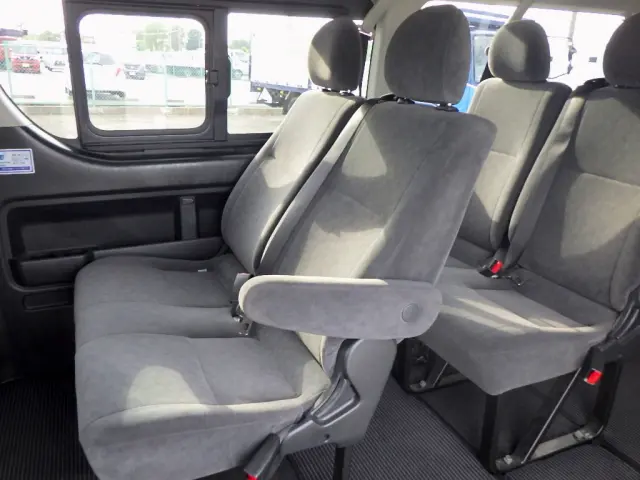 トヨタ ハイエース 3BA-TRH214W(2WD)の写真16