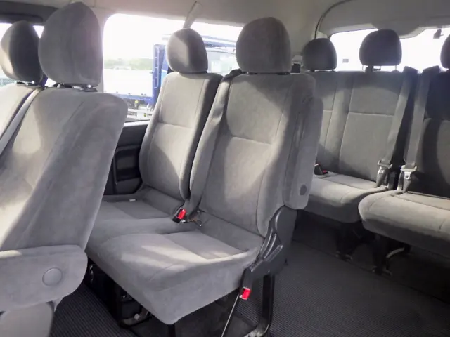 トヨタ ハイエース 3BA-TRH214W(2WD)の写真17