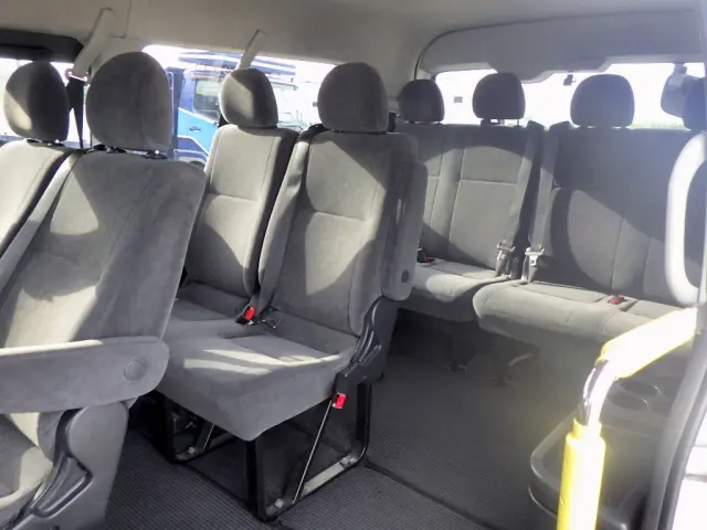 トヨタ ハイエース 3BA-TRH214W(2WD)の写真40