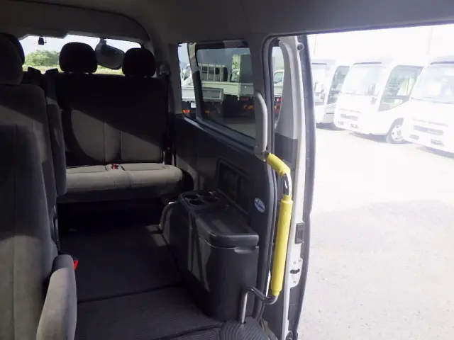トヨタ ハイエース 3BA-TRH214W(2WD)の写真42
