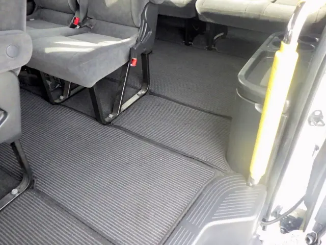 トヨタ ハイエース 3BA-TRH214W(2WD)の写真43