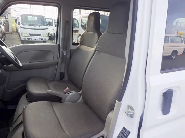 日産 クリッパーバン 5BD-DR17V(2WD)の写真12
