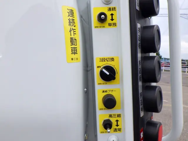 三菱 キャンター 2RG-FEAV0(2WD)の写真15