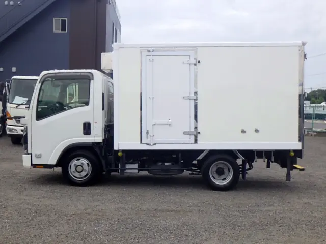 いすゞ エルフ 2RG-NLR88AM(2WD)の写真4
