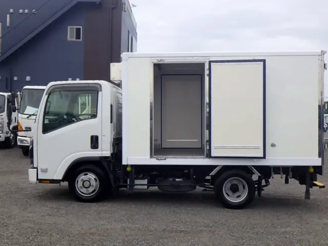 いすゞ エルフ 2RG-NLR88AM(2WD)の写真7