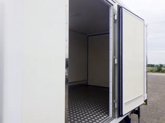 いすゞ エルフ 2RG-NLR88AM(2WD)の写真13