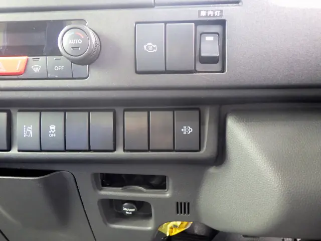 いすゞ エルフ 2RG-NLR88AM(2WD)の写真20