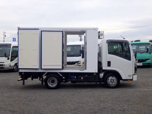 いすゞ エルフ 2RG-NLR88AM(2WD)の写真30