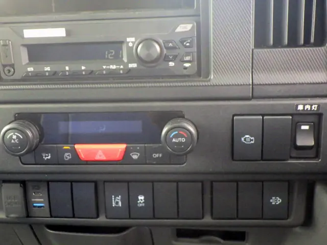 いすゞ エルフ 2RG-NLR88AM(2WD)の写真46