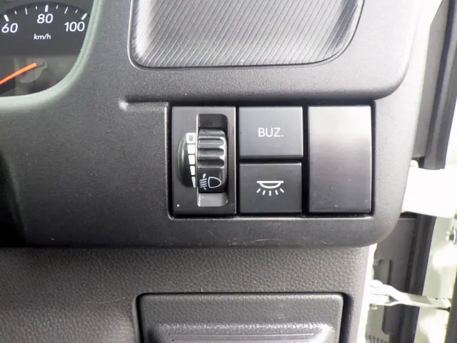 いすゞ エルフ 2RG-NLR88AM(2WD)の写真47