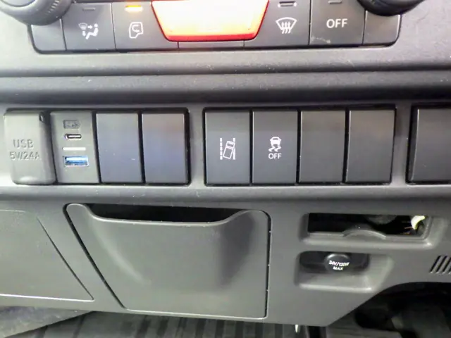 いすゞ エルフ 2RG-NLR88AM(2WD)の写真48