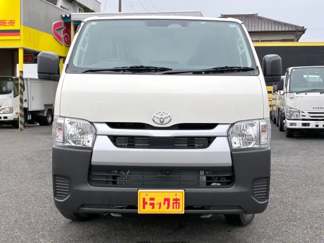 トヨタ ハイエースバン 3DF-GDH201V(2WD)の写真2