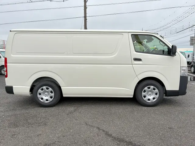 トヨタ ハイエースバン 3DF-GDH201V(2WD)の写真3
