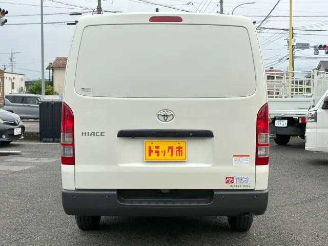 トヨタ ハイエースバン 3DF-GDH201V(2WD)の写真6