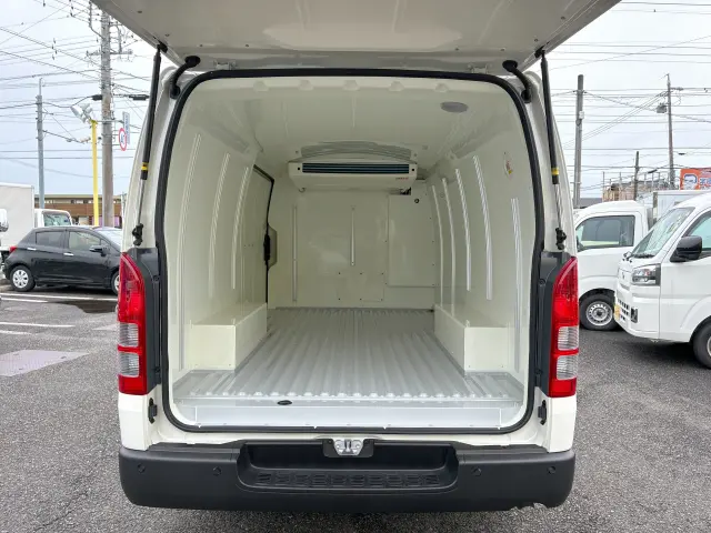 トヨタ ハイエースバン 3DF-GDH201V(2WD)の写真7