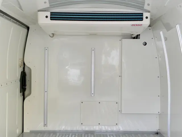 トヨタ ハイエースバン 3DF-GDH201V(2WD)の写真9